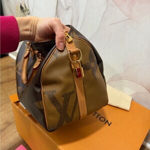 Authentic Louis Vuitton Speedy 30 Bandoulier Monogram Giant